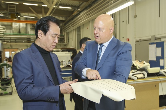 考察與柯尼塞格合作的車型內(nèi)飾設(shè)計(jì).jpg